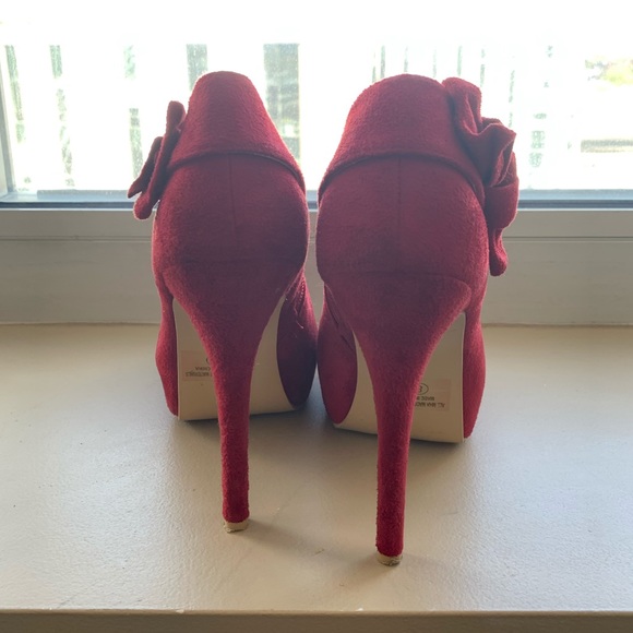 Red Bow Heels - Picture 7 of 8